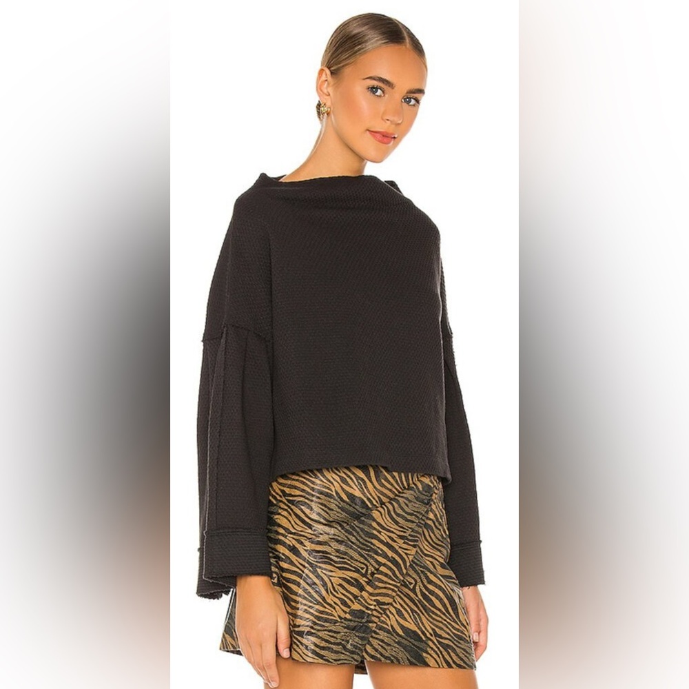 We the Free black bunny, cropped crewneck pullover with flowy sleeves. Size M - Picture 2 of 11